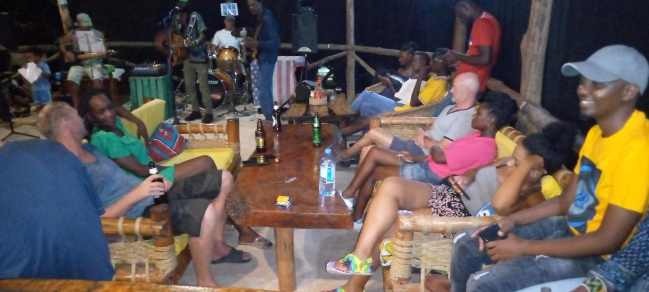 Stilts Diani Beach Bagian luar foto