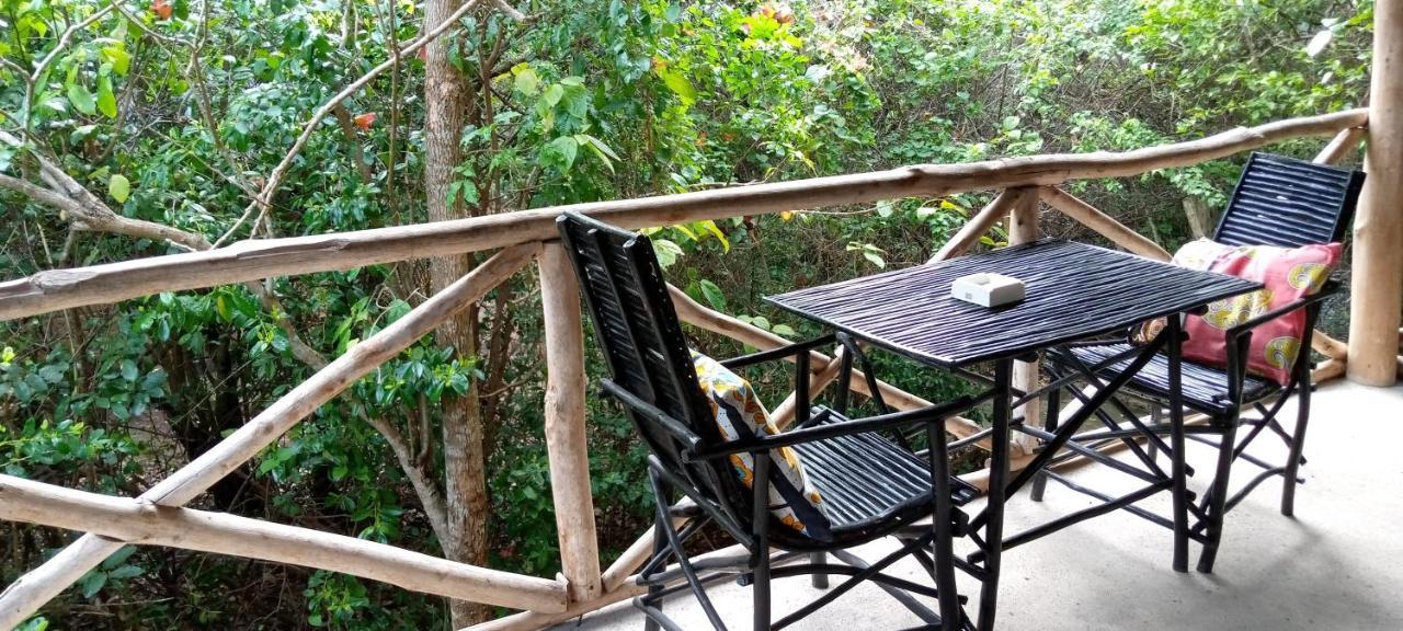 Stilts Diani Beach Bagian luar foto