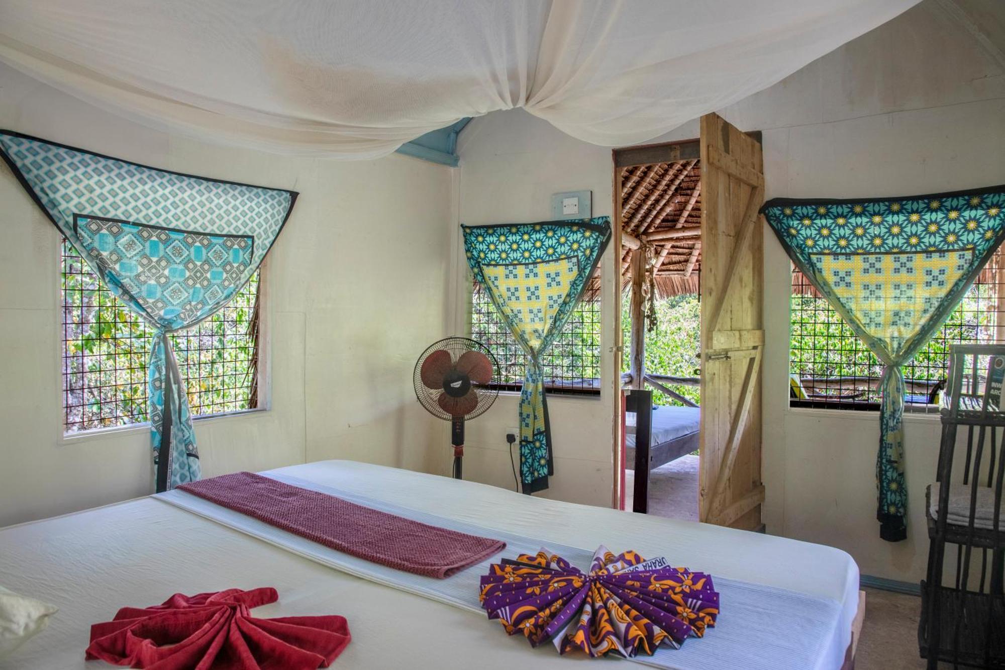 Stilts Diani Beach Bagian luar foto