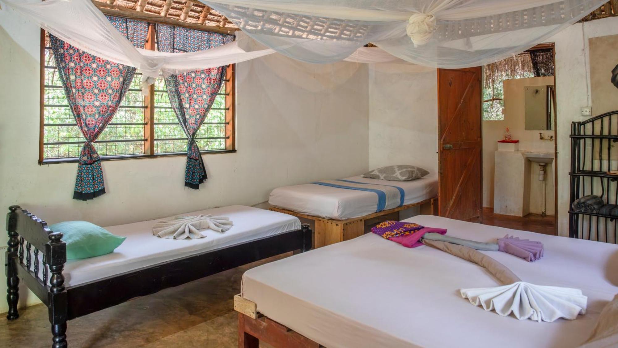 Stilts Diani Beach Bagian luar foto