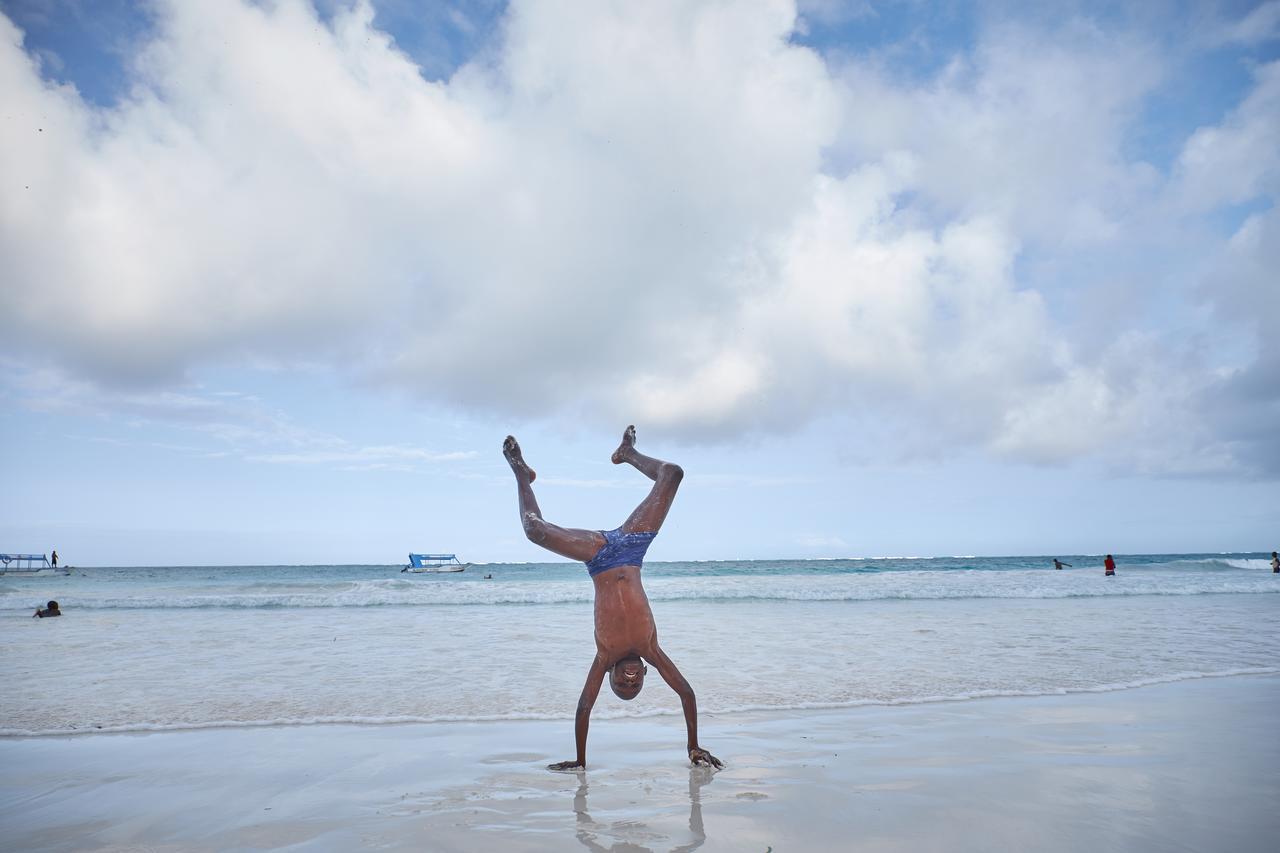 Stilts Diani Beach Bagian luar foto